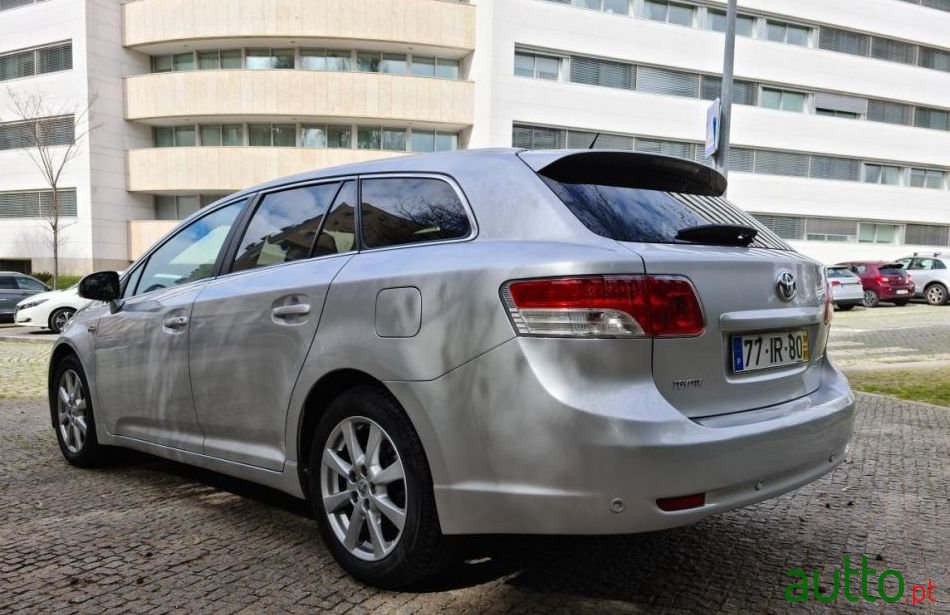 2010' Toyota Avensis Sw photo #1
