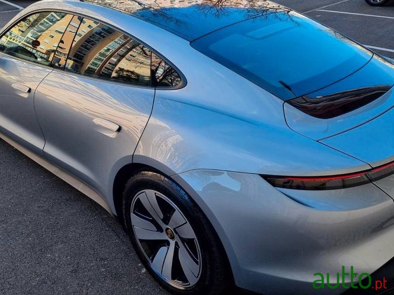 2021' Porsche Taycan photo #7