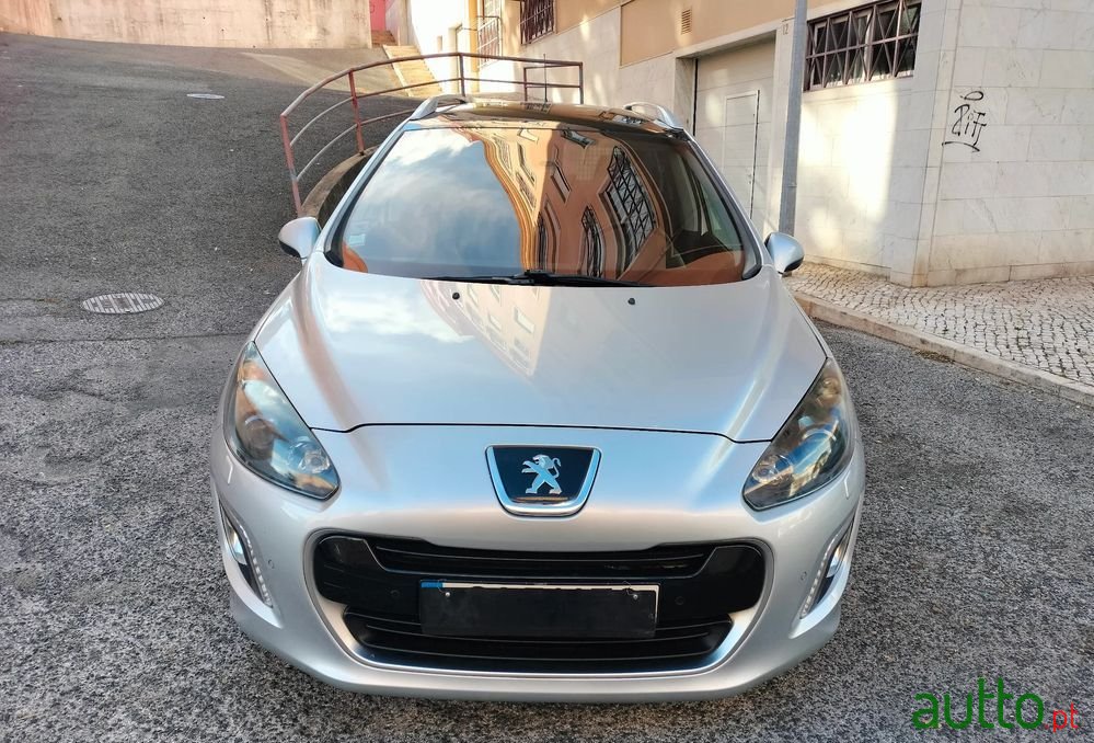 2013' Peugeot 308 Sw photo #2