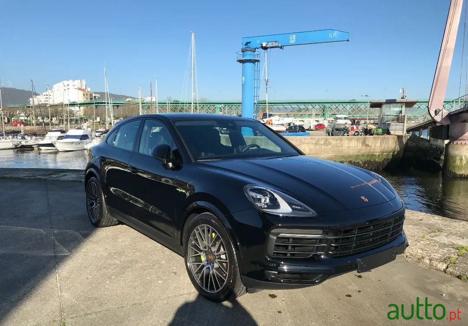 2020' Porsche Cayenne photo #1