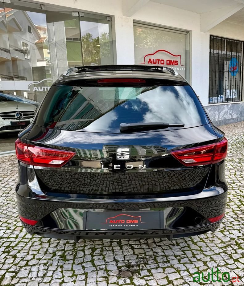 2019' SEAT Leon St photo #5