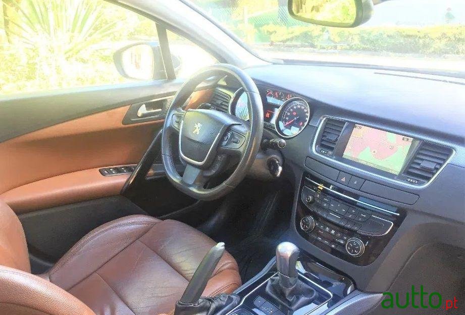 2012' Peugeot 508 Sw photo #2