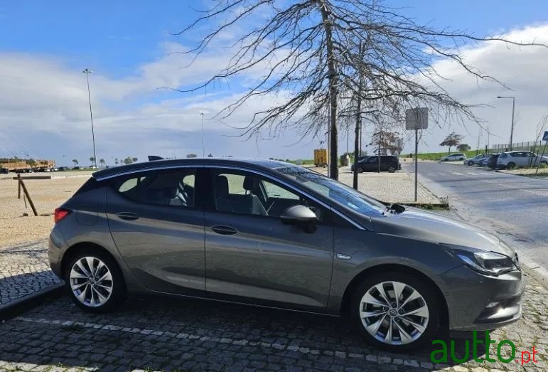 2017' Opel Astra photo #3