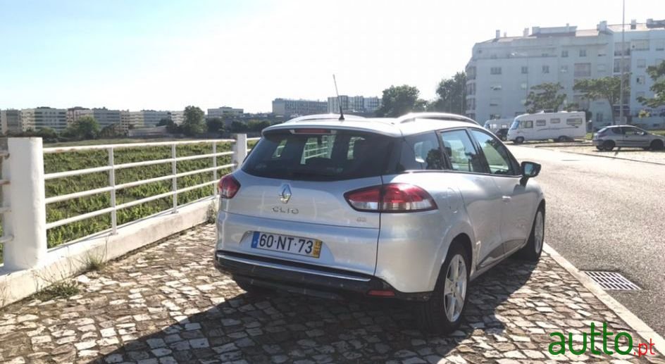 2013' Renault Clio Sport Tourer photo #3