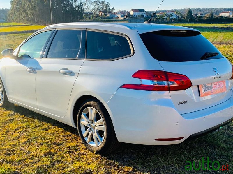 2017' Peugeot 308 Sw photo #2