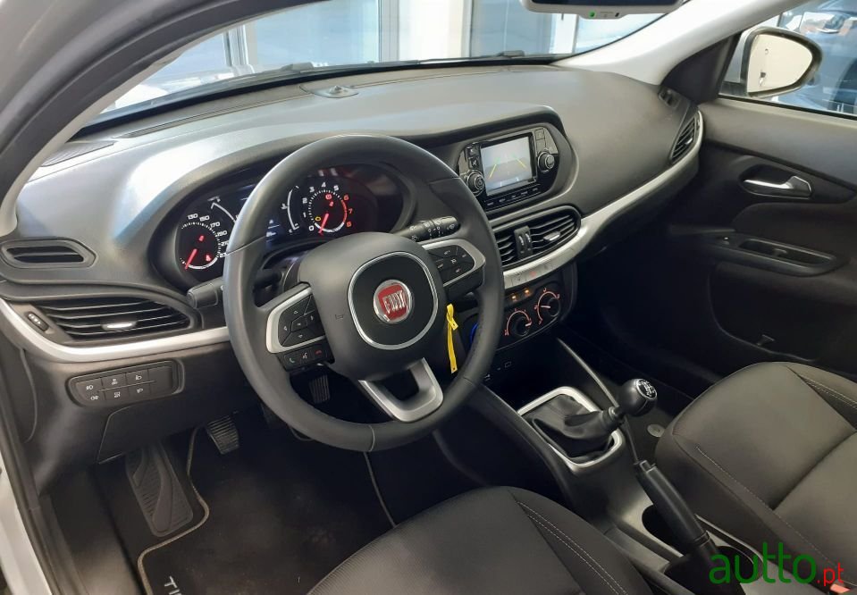 2019' Fiat Tipo Station Wagon photo #5