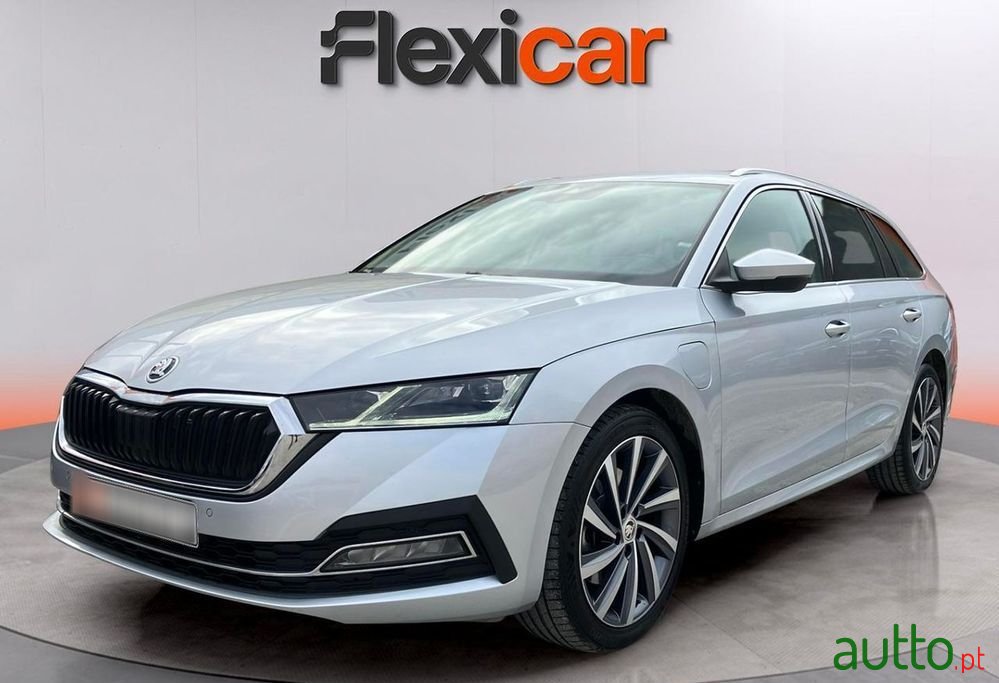 2022' Skoda Octavia Break photo #5