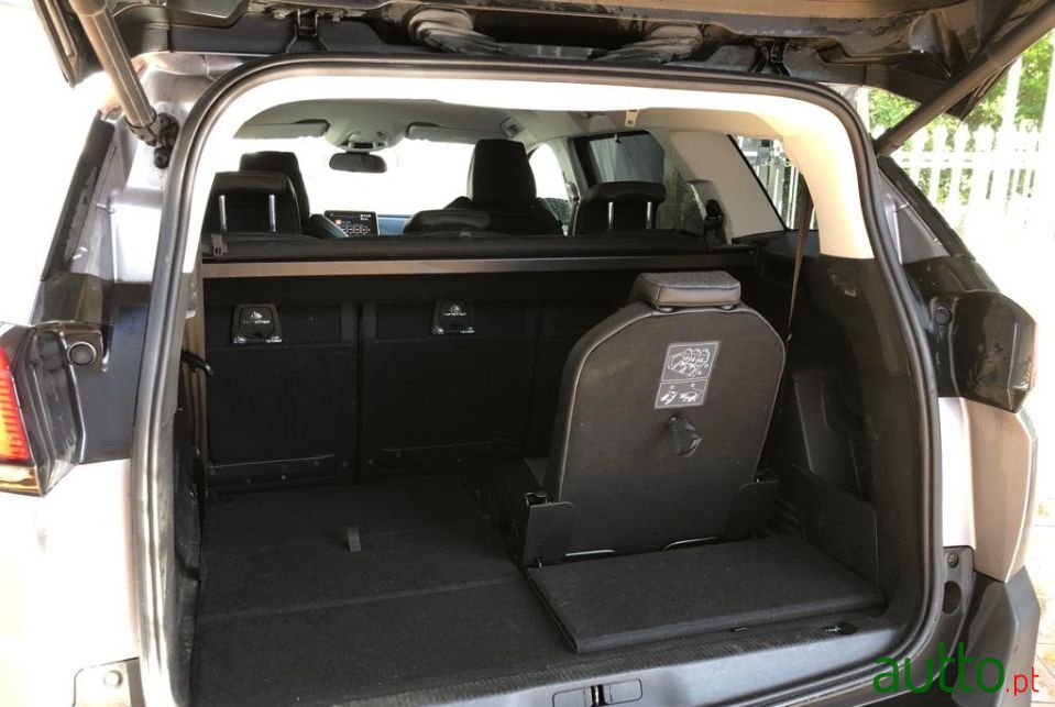 2018' Peugeot 5008 photo #5