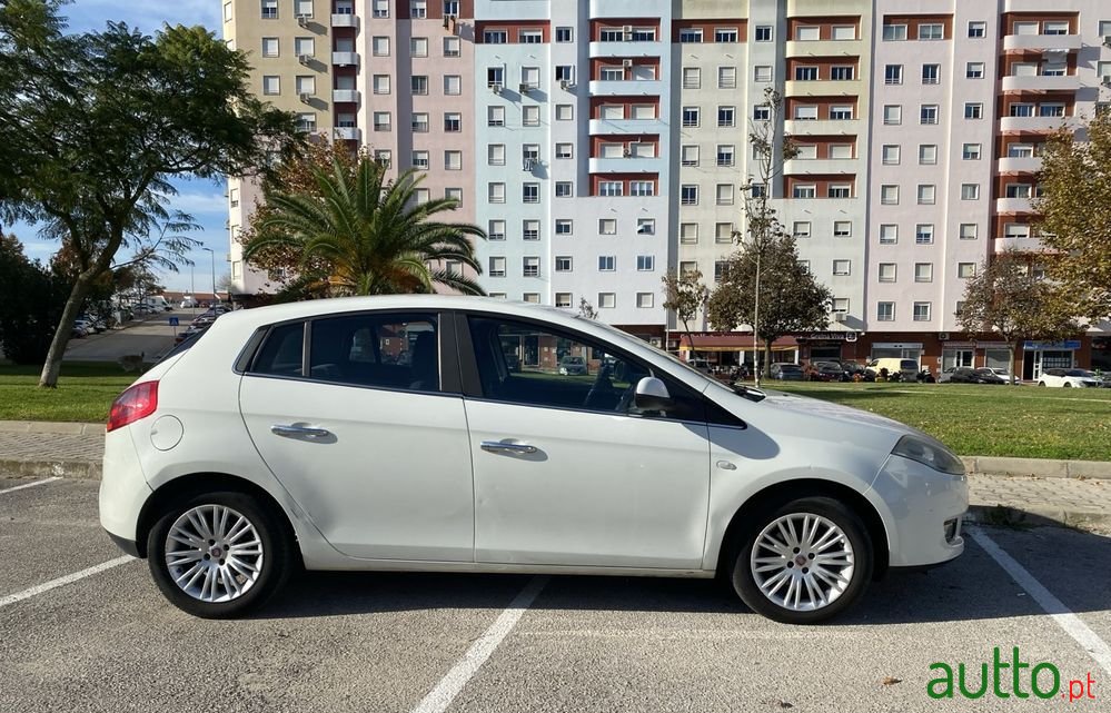2011' Fiat Bravo photo #2