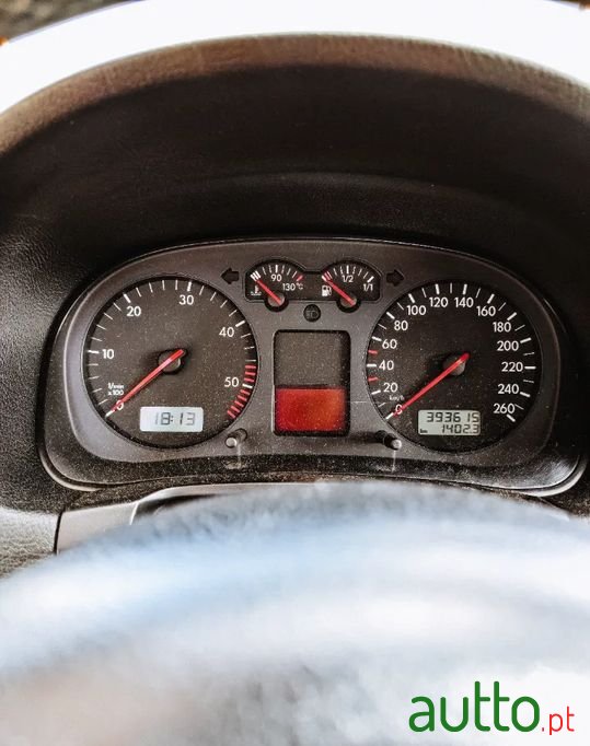 2001' Volkswagen Golf photo #3