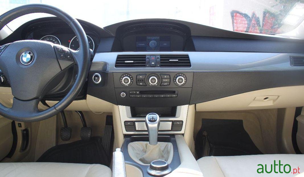 2007' BMW 520 D photo #3