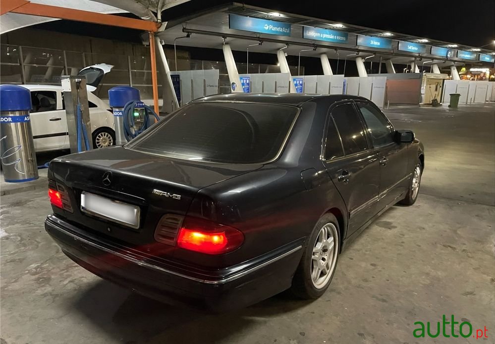 2001' Mercedes-Benz E 220 photo #4