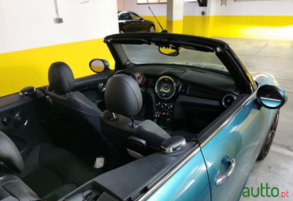 2016' MINI Cabrio photo #3
