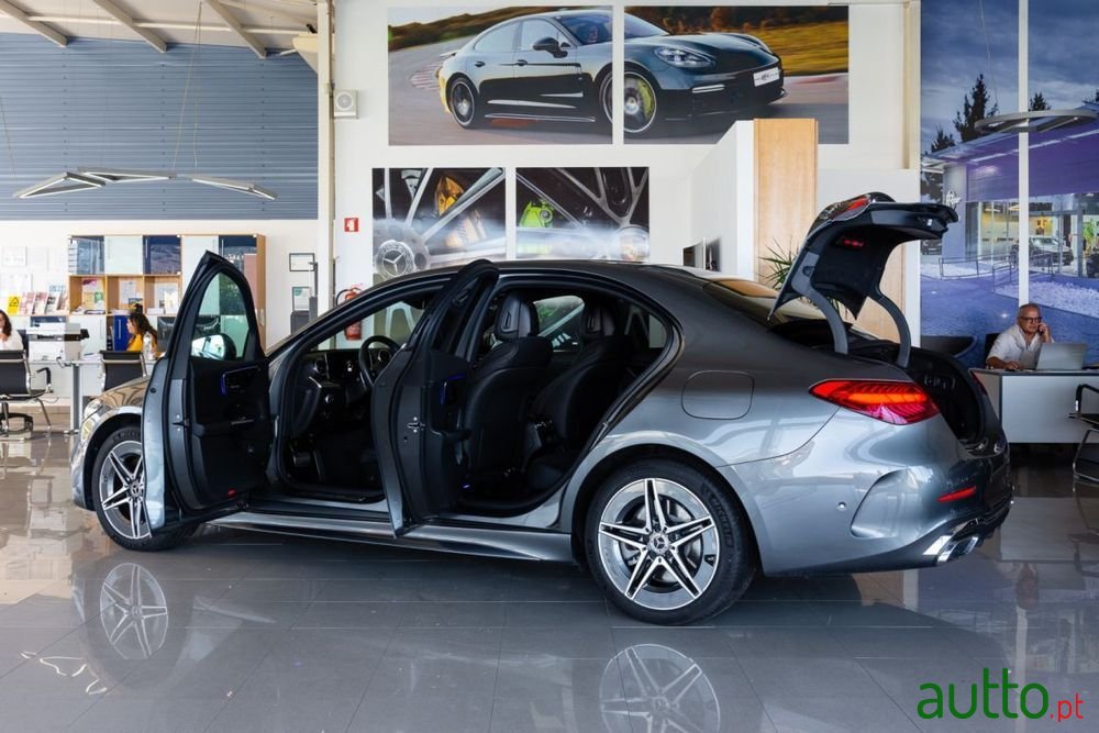 2024' Mercedes-Benz Classe C De Amg Line photo #4