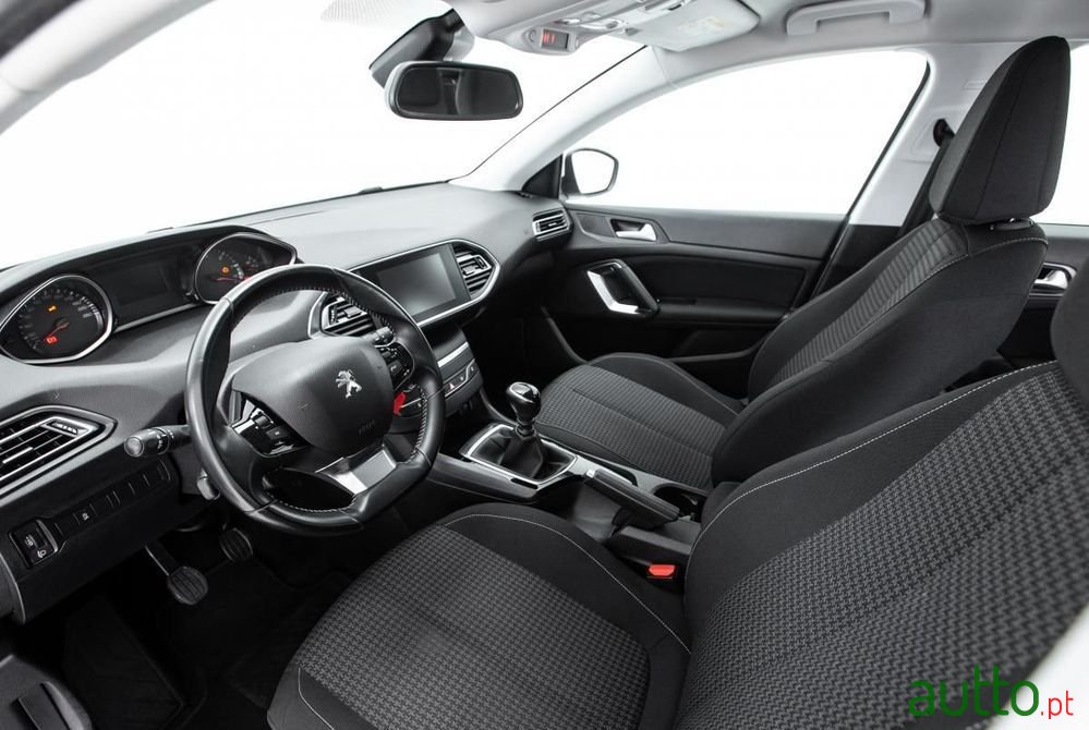 2019' Peugeot 308 photo #6