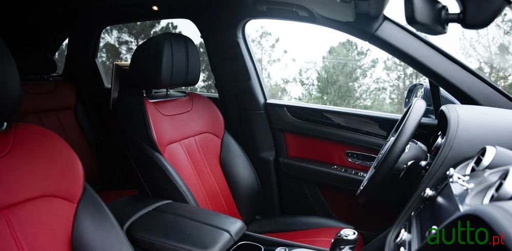 2017' Bentley Bentayga V8 photo #3