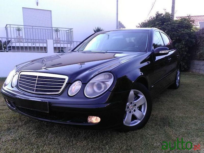 2003' Mercedes-Benz E-220 photo #2