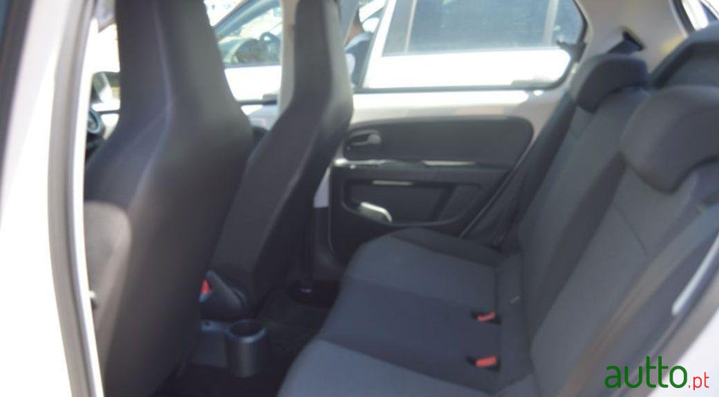 2018' Volkswagen Up photo #2