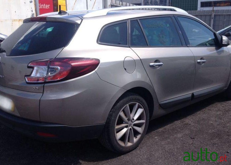 2010' Renault Megane Sport Tourer photo #4