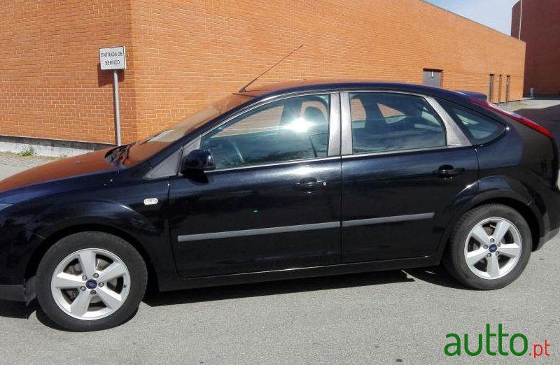 2005' Ford Focus Sport photo #2