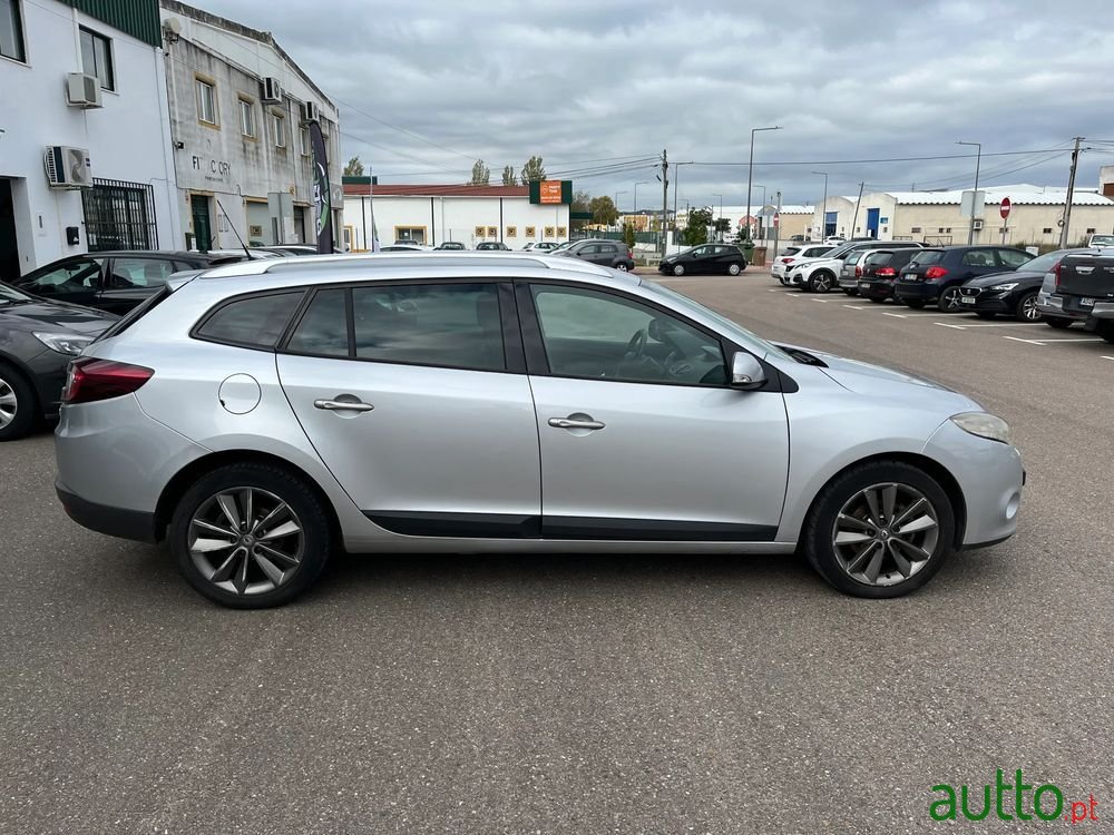 2010' Renault Megane Sport Tourer photo #6