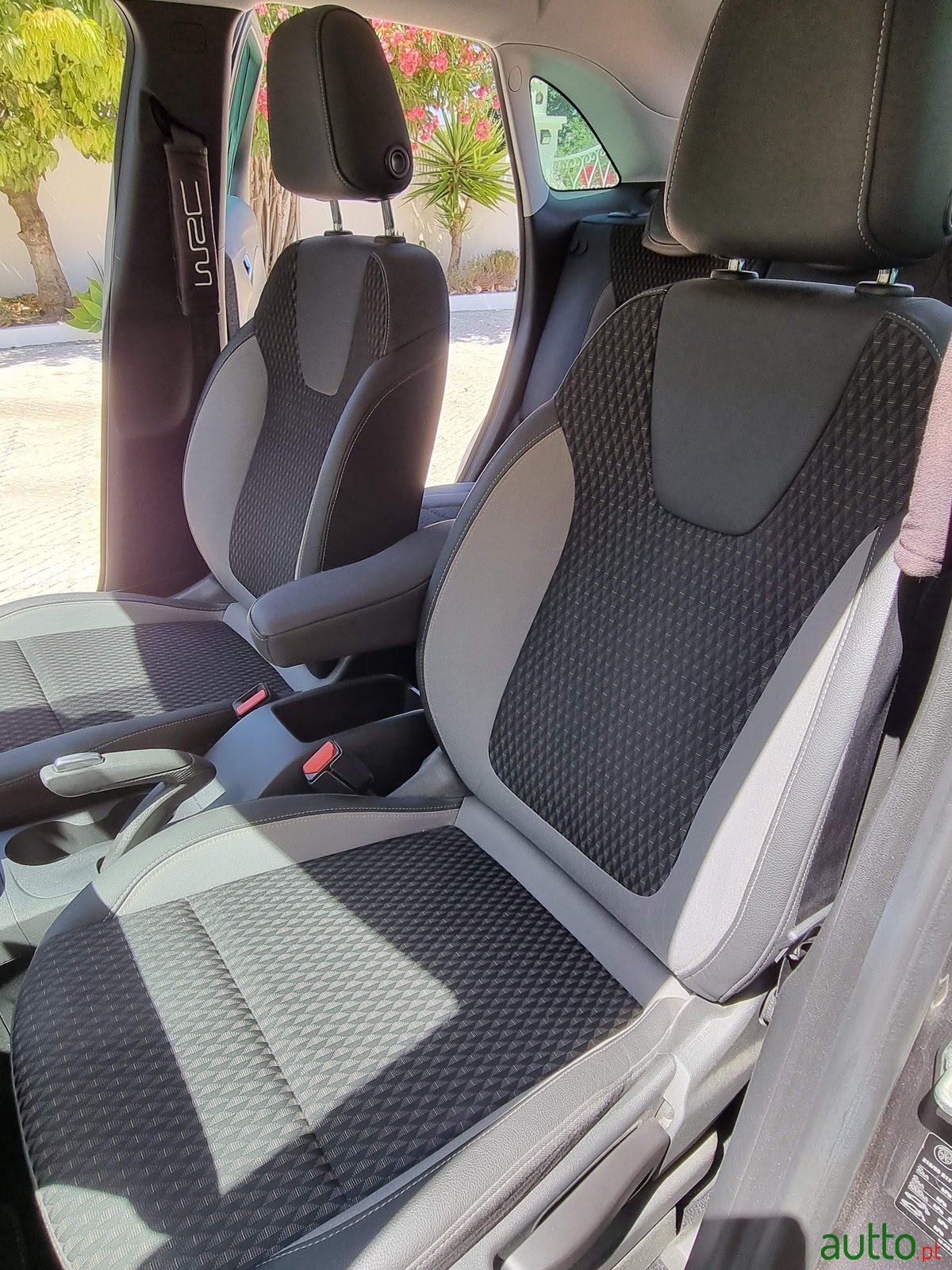 2020' Opel Crossland X photo #4