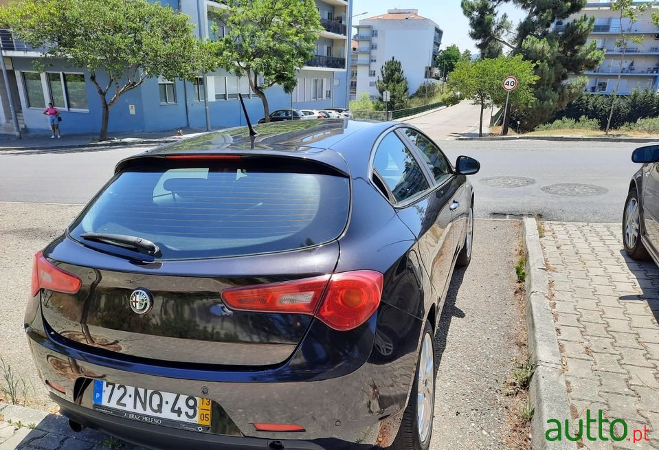 2013' Alfa Romeo Giulietta photo #4