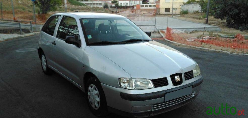 2001' SEAT Ibiza photo #5