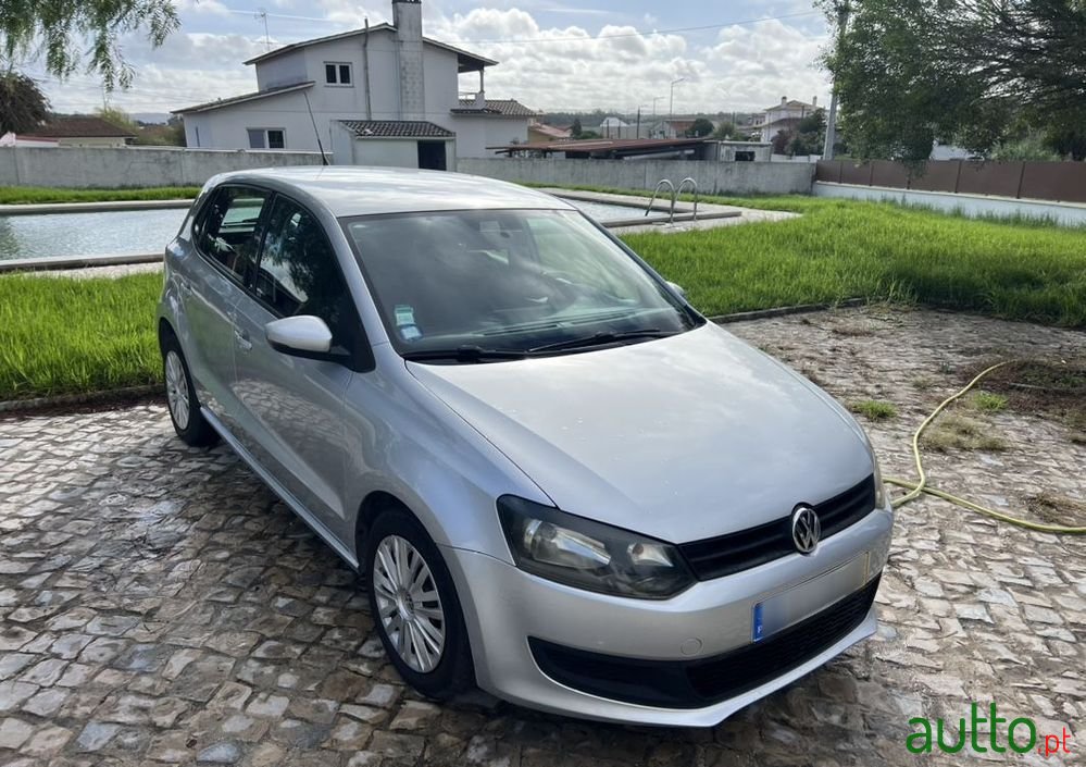 2010' Volkswagen Polo photo #4