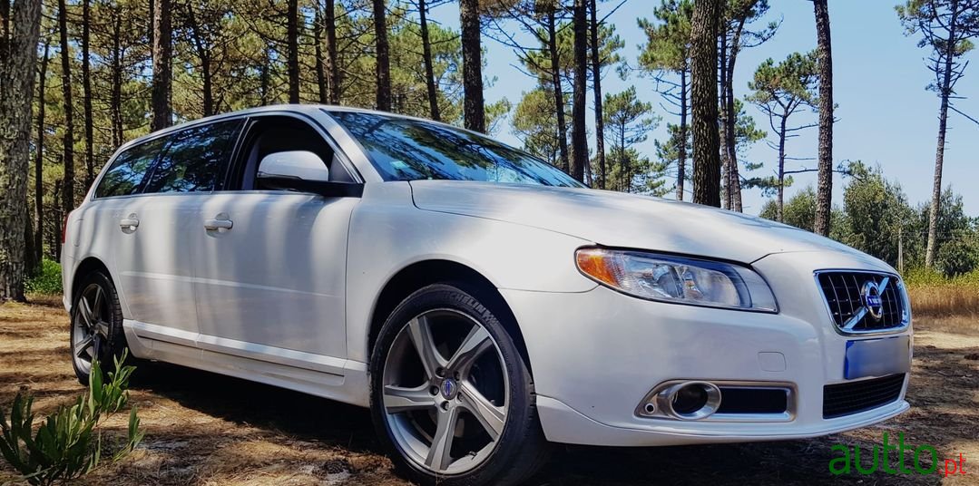 2012' Volvo V70 photo #5