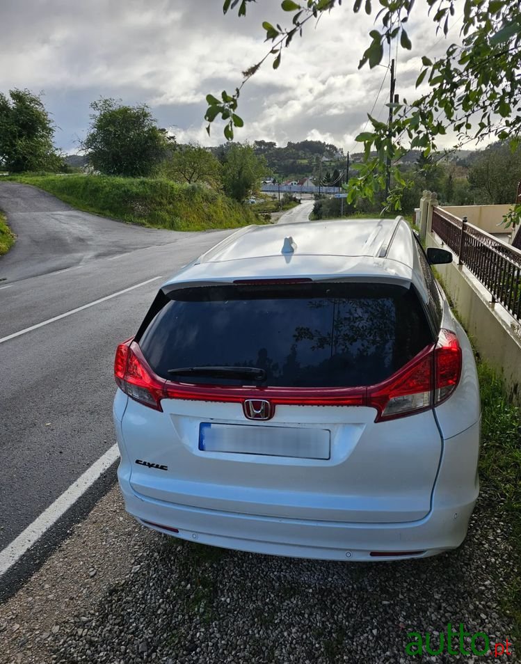 2015' Honda Civic Tourer photo #3