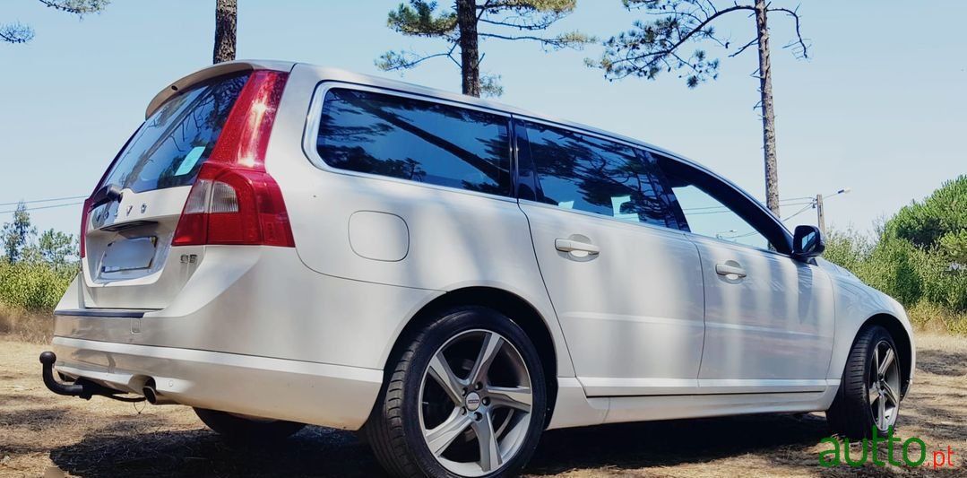 2012' Volvo V70 photo #3