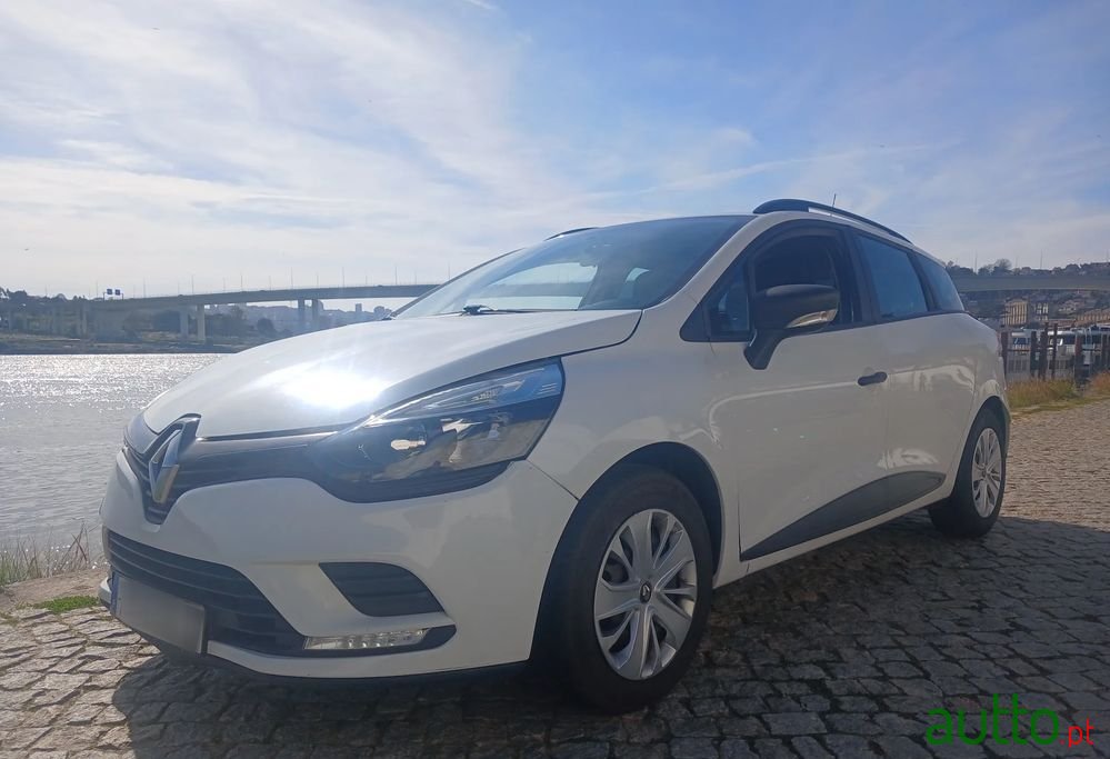 2017' Renault Clio Sport Tourer photo #6