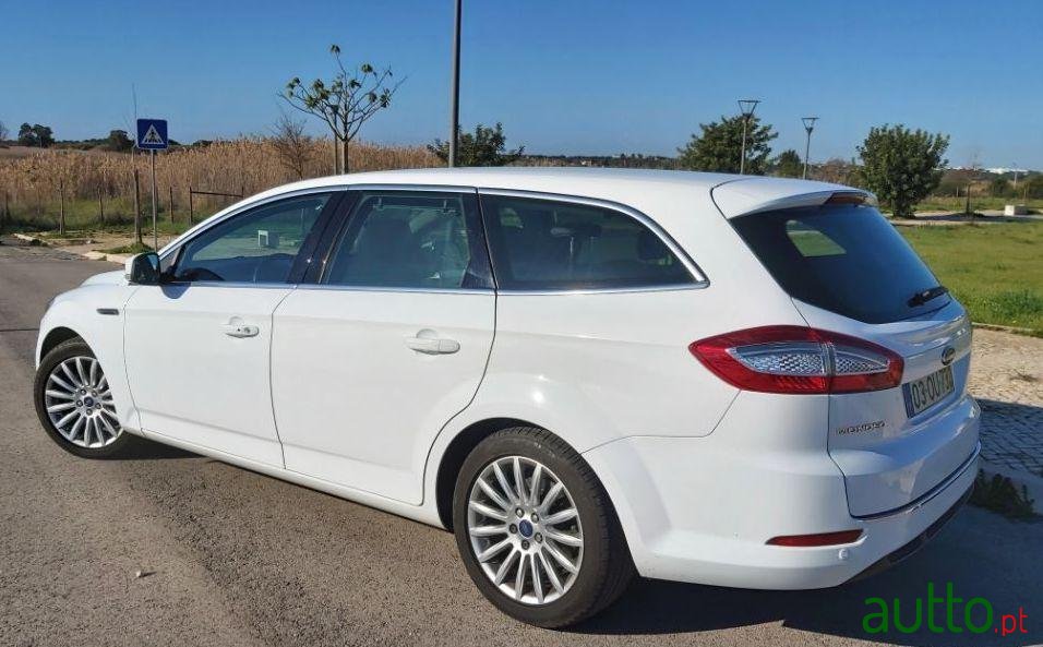 2014' Ford Mondeo Sw photo #2
