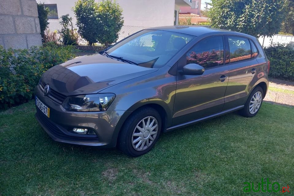 2015' Volkswagen Polo photo #1