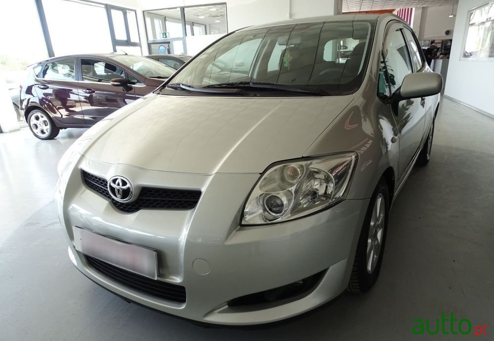 2009' Toyota Auris photo #3