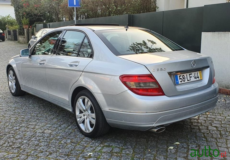 2011' Mercedes-Benz C-250 photo #5