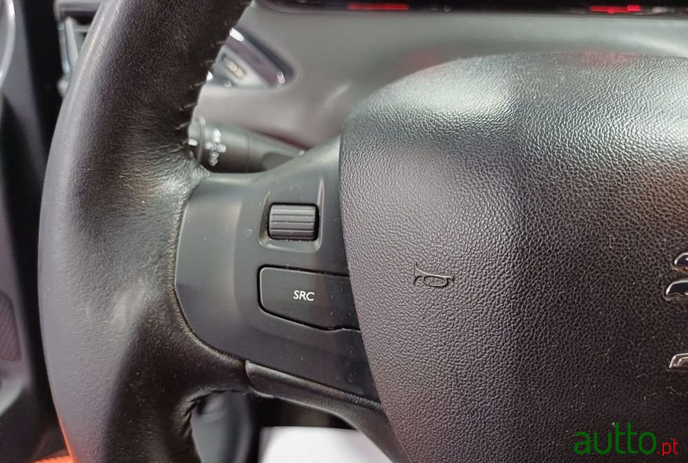 2013' Peugeot 208 1.2 Vti Access photo #6