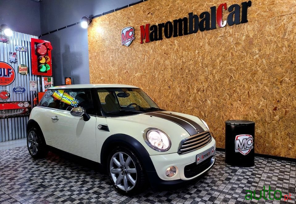 2011' MINI Cooper photo #1