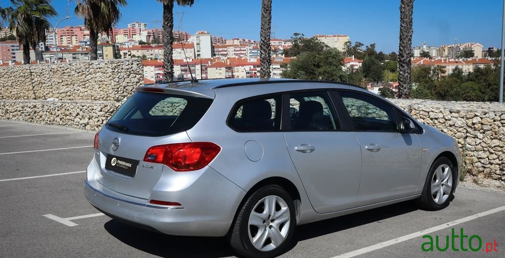 2014' Opel Astra Sports Tourer photo #3