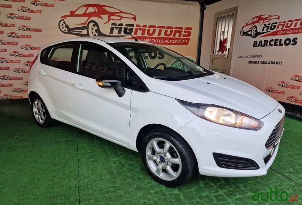 2015' Ford Fiesta photo #3