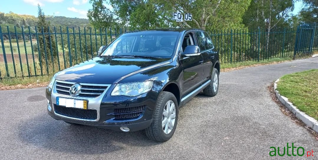 2008' Volkswagen Touareg photo #1