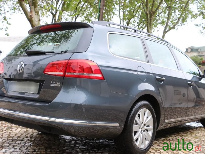 2011' Volkswagen Passat Variant photo #5