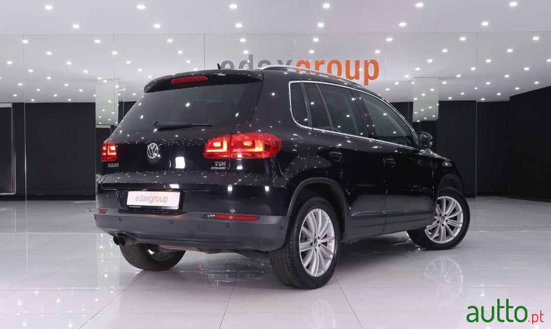 2012' Volkswagen Tiguan photo #3