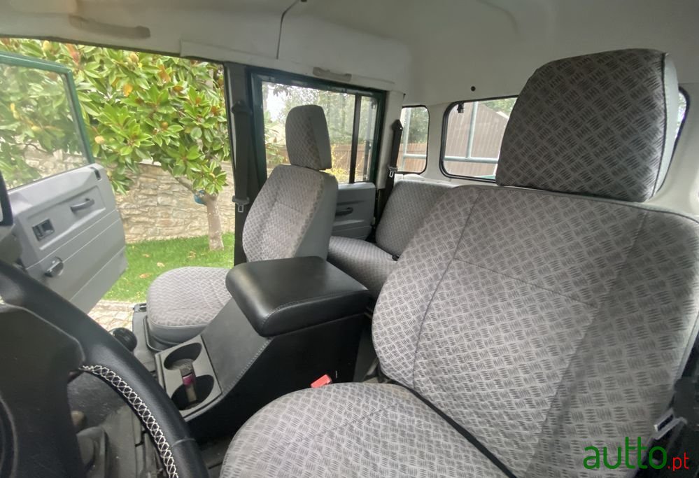 2003' Land Rover Defender 130 Cd 2.5 Td5 E photo #6