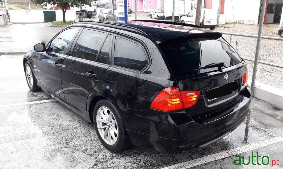 2010' BMW 316 Touring D photo #3