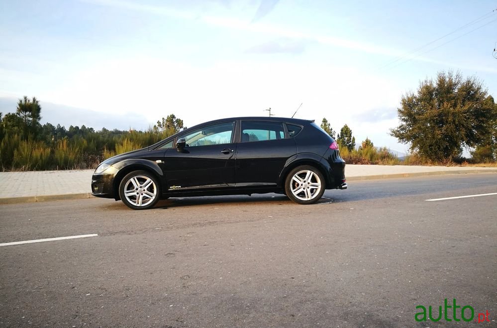 2011' SEAT Leon photo #1