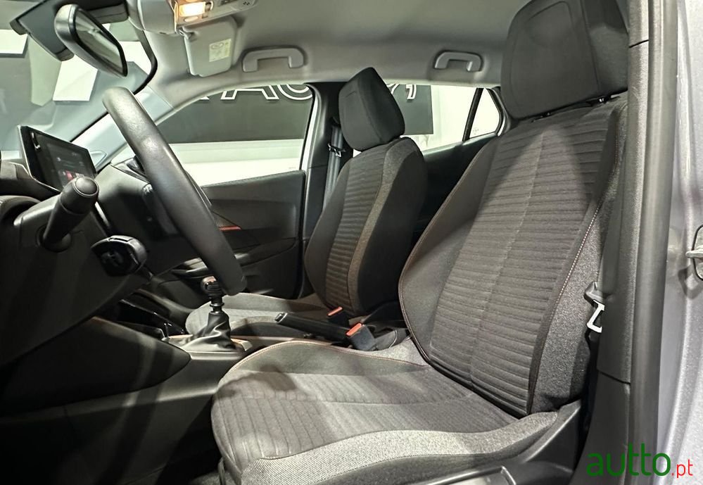 2021' Peugeot 2008 photo #4