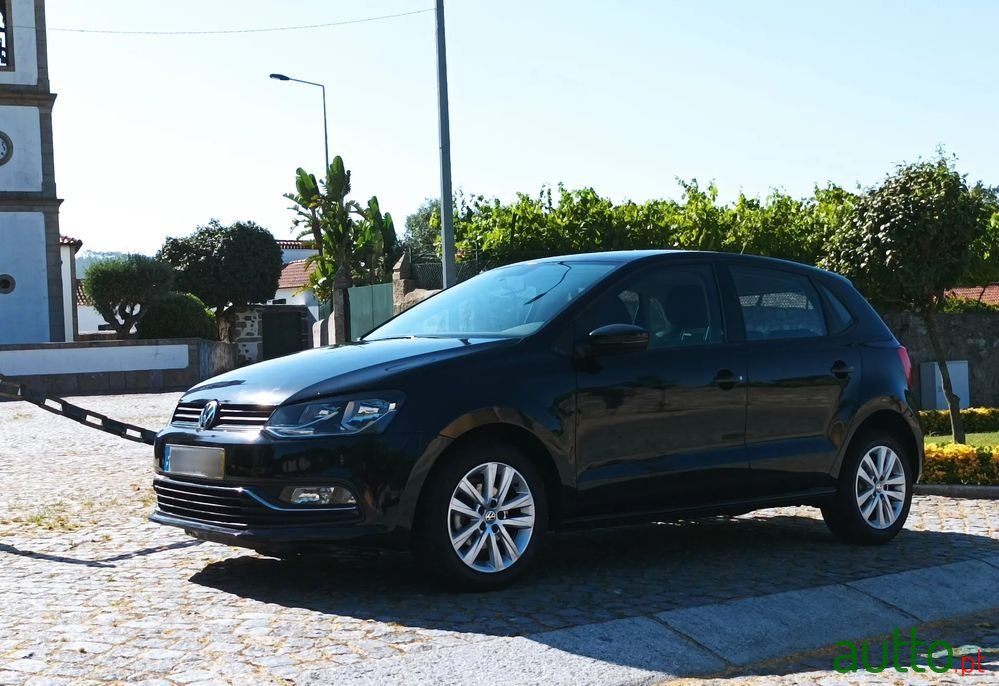 2016' Volkswagen Polo 1.4 Tdi Bluemotion photo #2