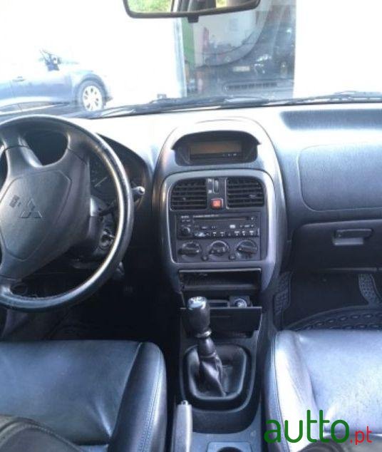 2001' Mitsubishi Carisma 1.6 Avance photo #1